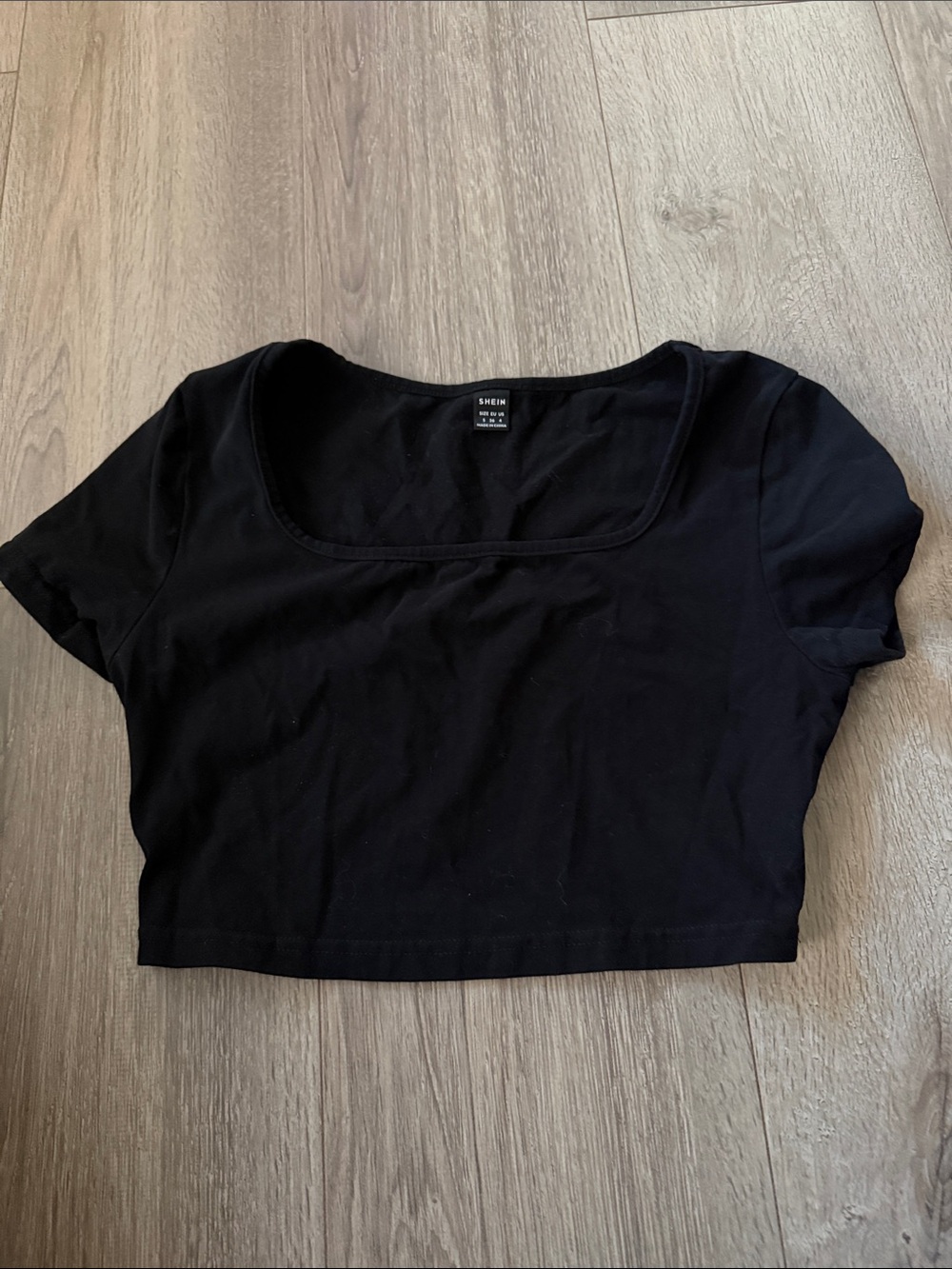 SHEIN Black Short Sleeve Scoop Neck Crop Top